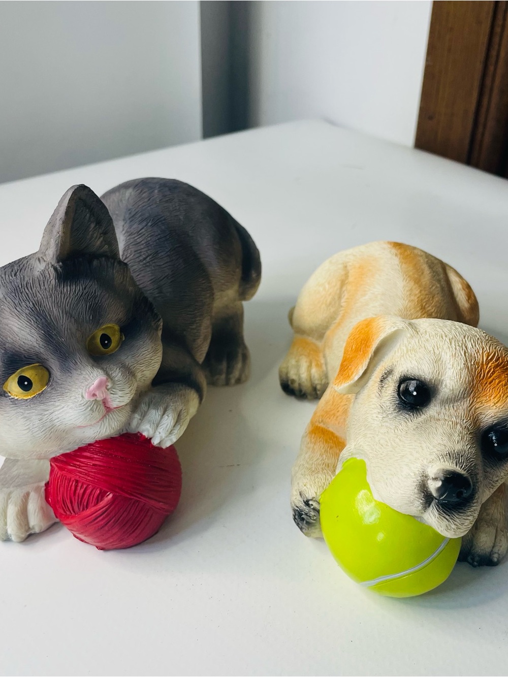 Q Max Dog & Cat Figurines Made If Resin Tabby And Lab